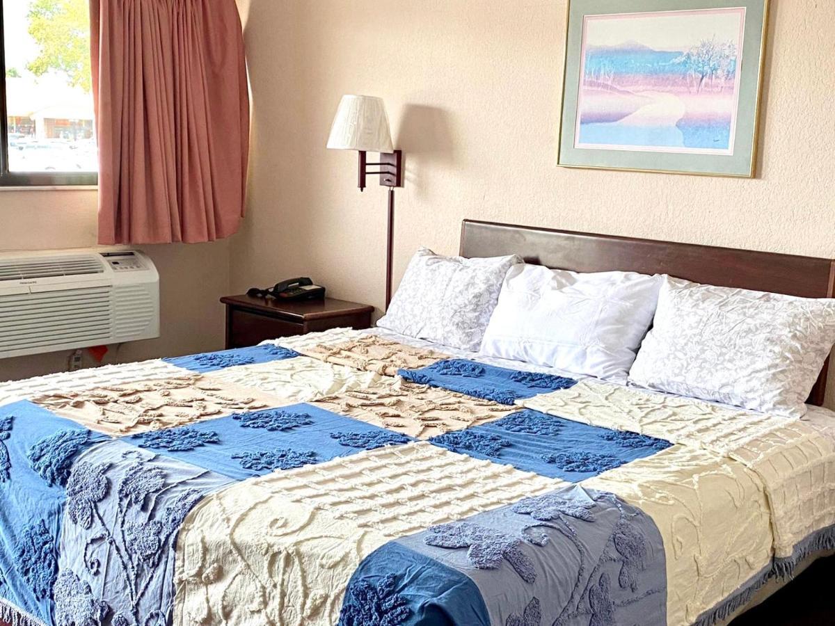 Regency Inn Fern Park Экстерьер фото